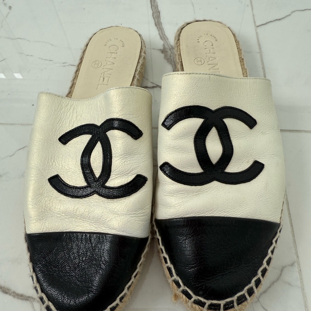 Chanel Cream and Black leather Espadrille Mules size 38